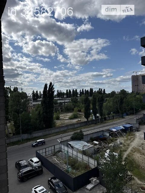 Sale of a 4-room apartment of 145 sq. m on Naberezhno-Rybalska Street to