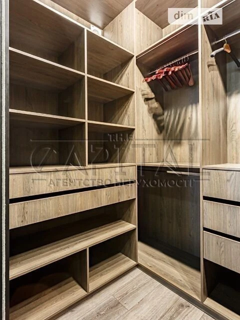Sale of 4-room apartment 160 sq. m. on Andriy Verkhoglyada St. 18A •