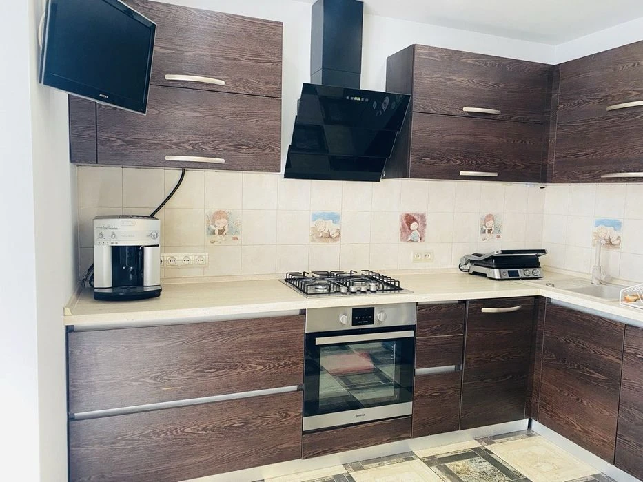 Продам 2-х кімнатну квартиру р-н Митниця вул С Жужоми