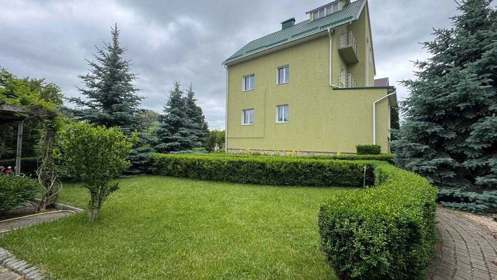 Продам добротний будинок в Пирогово