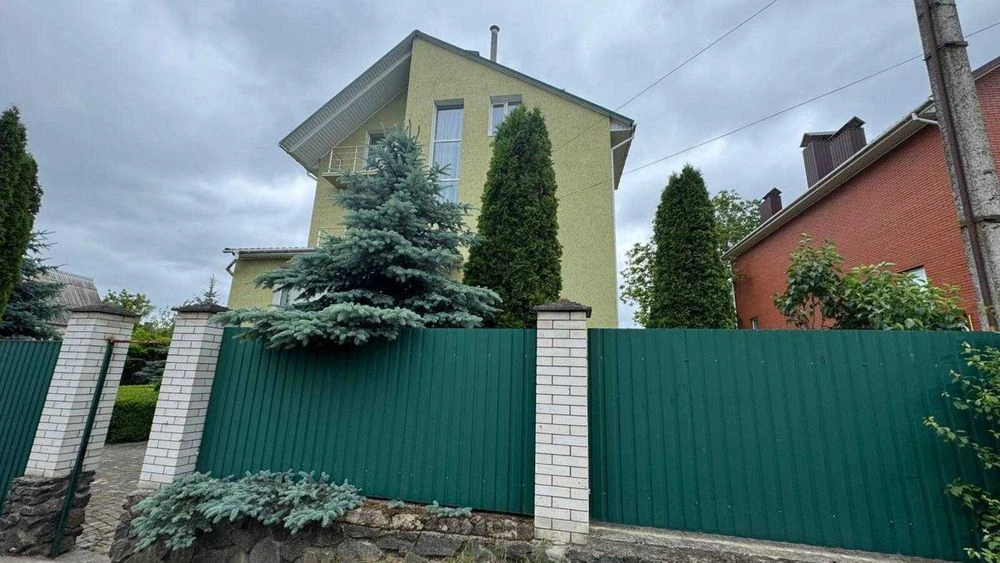 Продам добротний будинок в Пирогово
