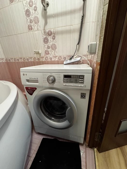 From the Owner. For sale 3-room apartment 75.3 sq.m. Zaporizhzhia st. V