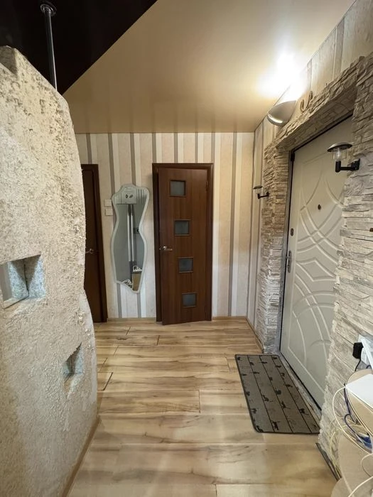 From the Owner. For sale 3-room apartment 75.3 sq.m. Zaporizhzhia st. V