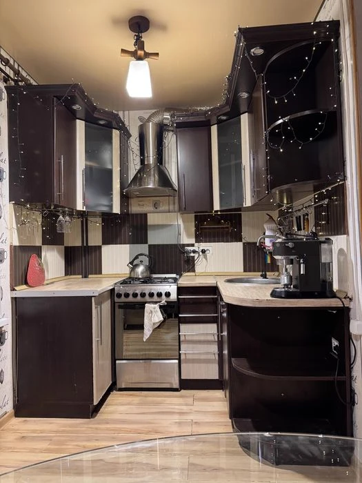 From the Owner. For sale 3-room apartment 75.3 sq.m. Zaporizhzhia st. V