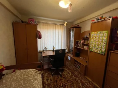 Продам трикімнатну на Шкільній