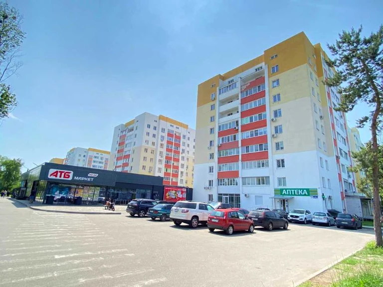 Apartment. Kharkiv, Myru St.