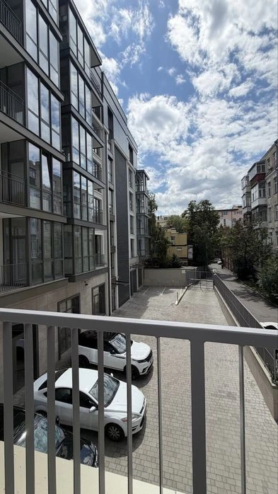 Sale of a new three-room apartment in a modern residential complex in Podol