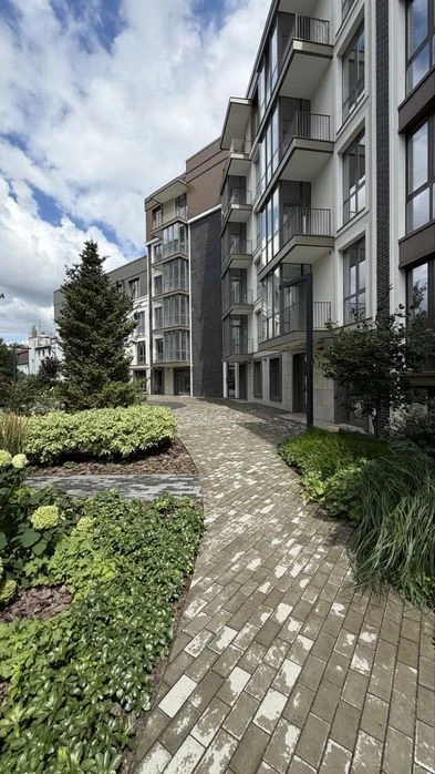 Sale of a new three-room apartment in a modern residential complex in Podol