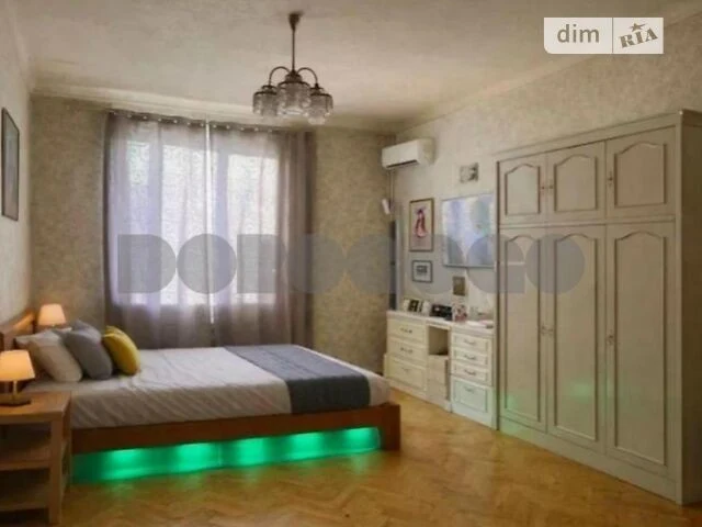 Sale of 3-room apartment 74 sq. m on Velyka Vasylkivska 134 street