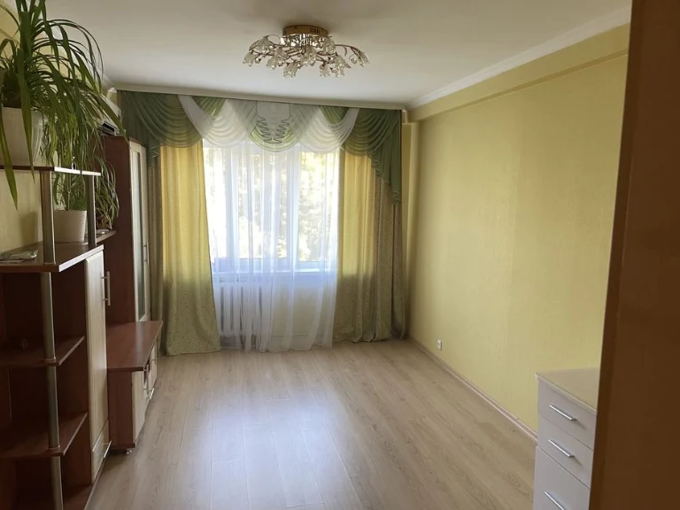 2х ком. кв. ул.Европейская, Коммунарский р-н, своя