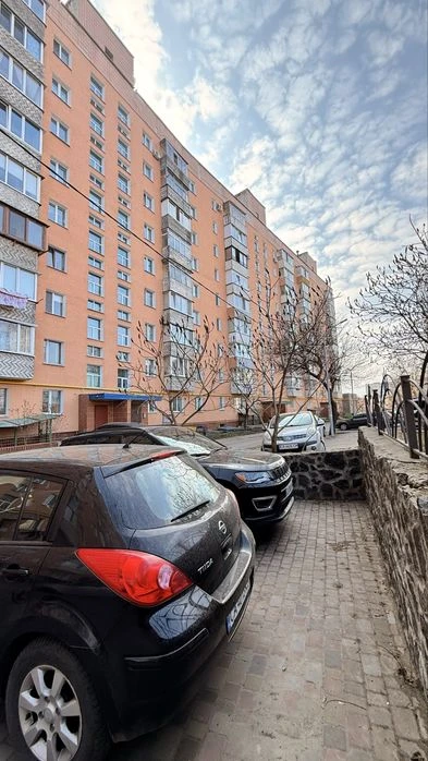 Продаж 2-кімнатної квартири в районі площі 700-річчя/ Депо-ц