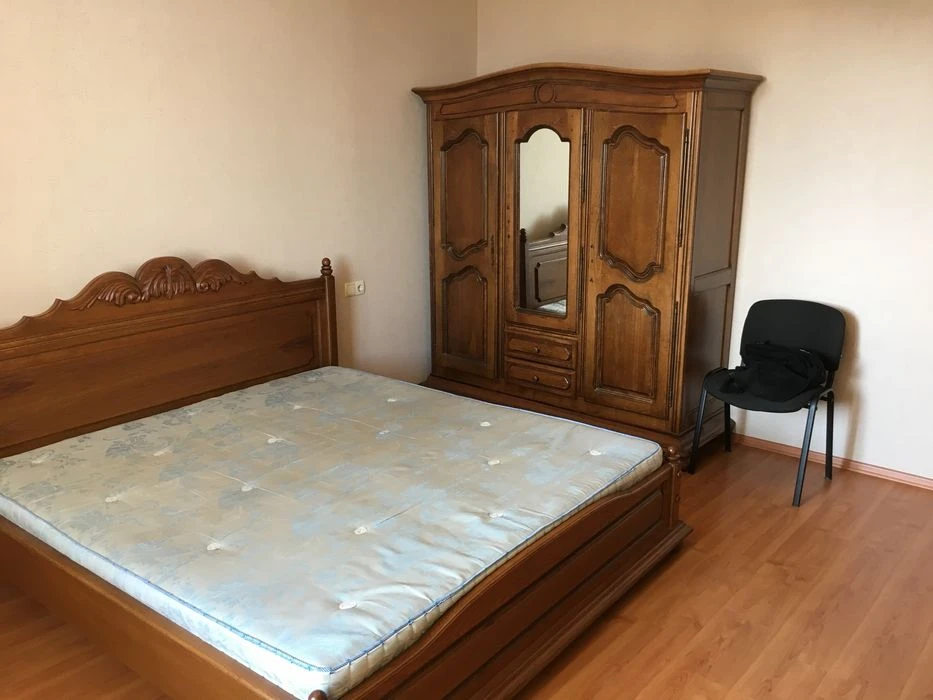 Срочно продам от хозяина большую однокомнатную квартиру.