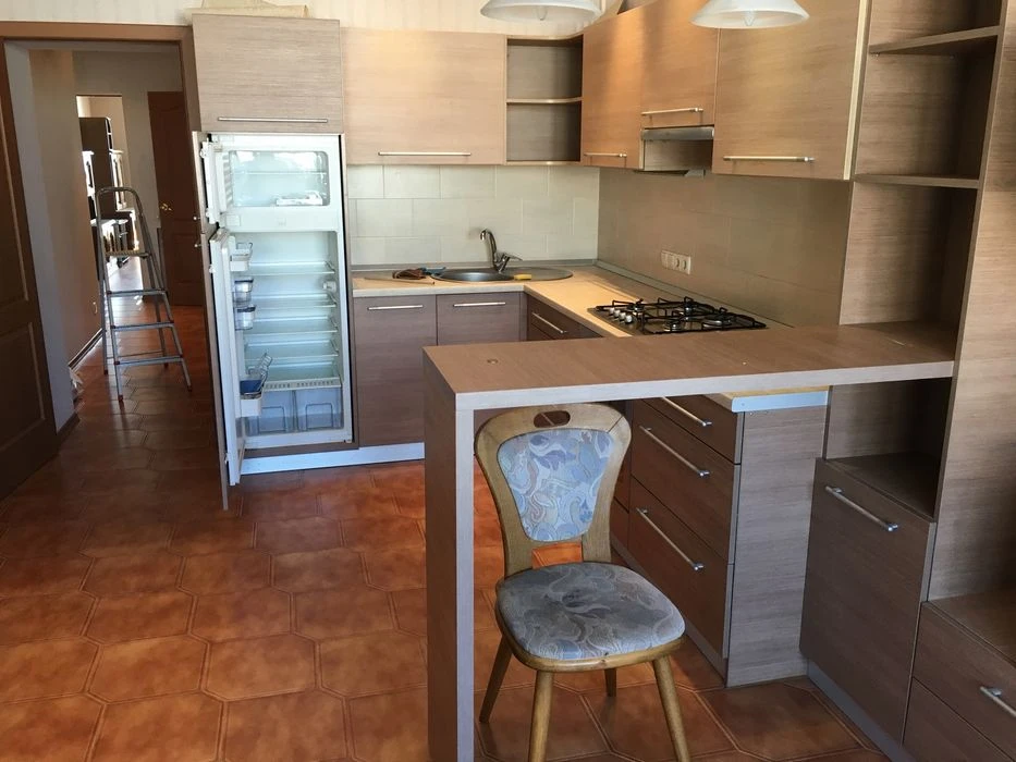 Срочно продам от хозяина большую однокомнатную квартиру.