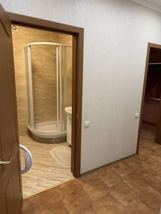 Срочно продам от хозяина большую однокомнатную квартиру.