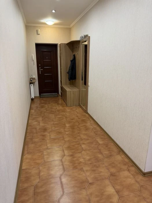 Срочно продам от хозяина большую однокомнатную квартиру.