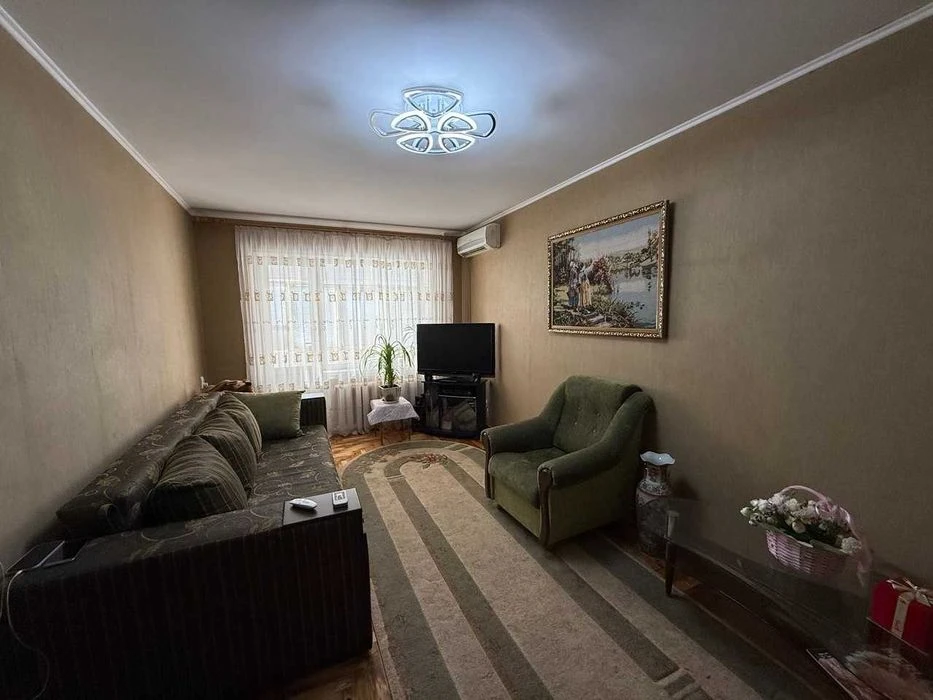 Продам 3-кімнатну квартиру Малий ринок