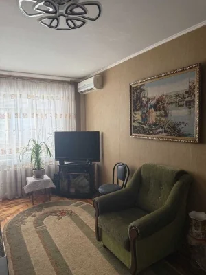 Продам 3-кімнатну квартиру Малий ринок