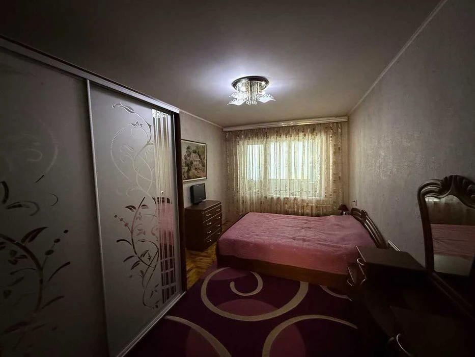 Продам 3-кімнатну квартиру Малий ринок