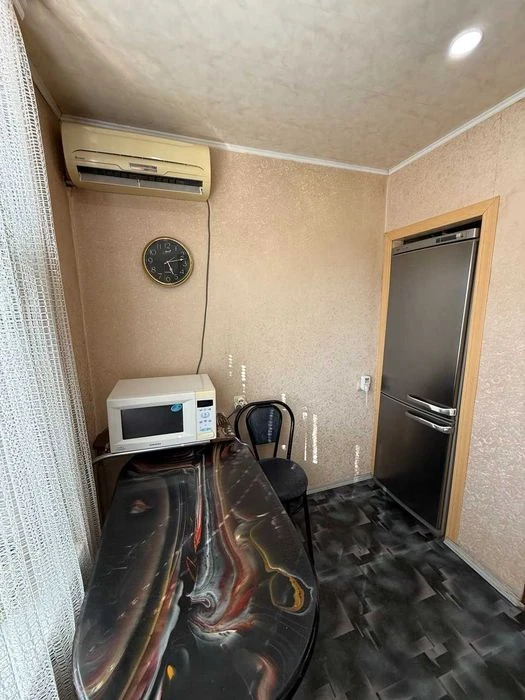 Продам 3-кімнатну квартиру Малий ринок