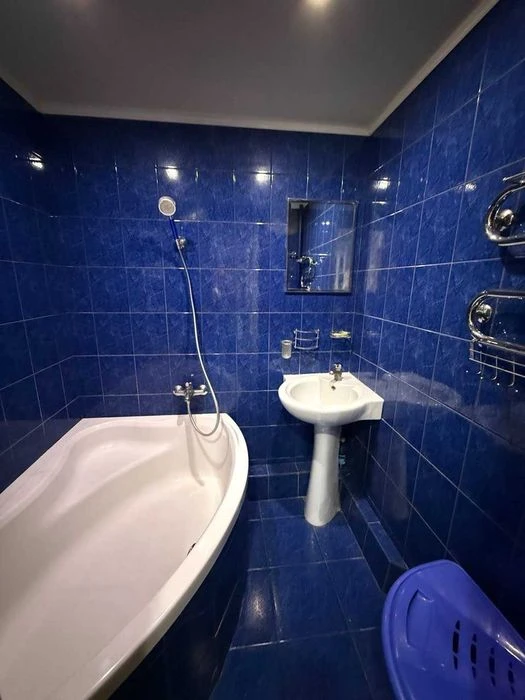 Продам 3-кімнатну квартиру Малий ринок