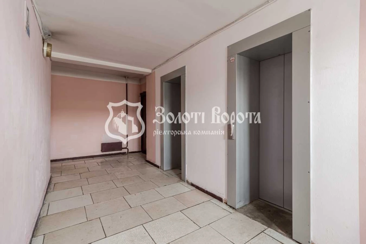 Sale of a 2-room apartment of 60 m², Vladimir Antonovych str.