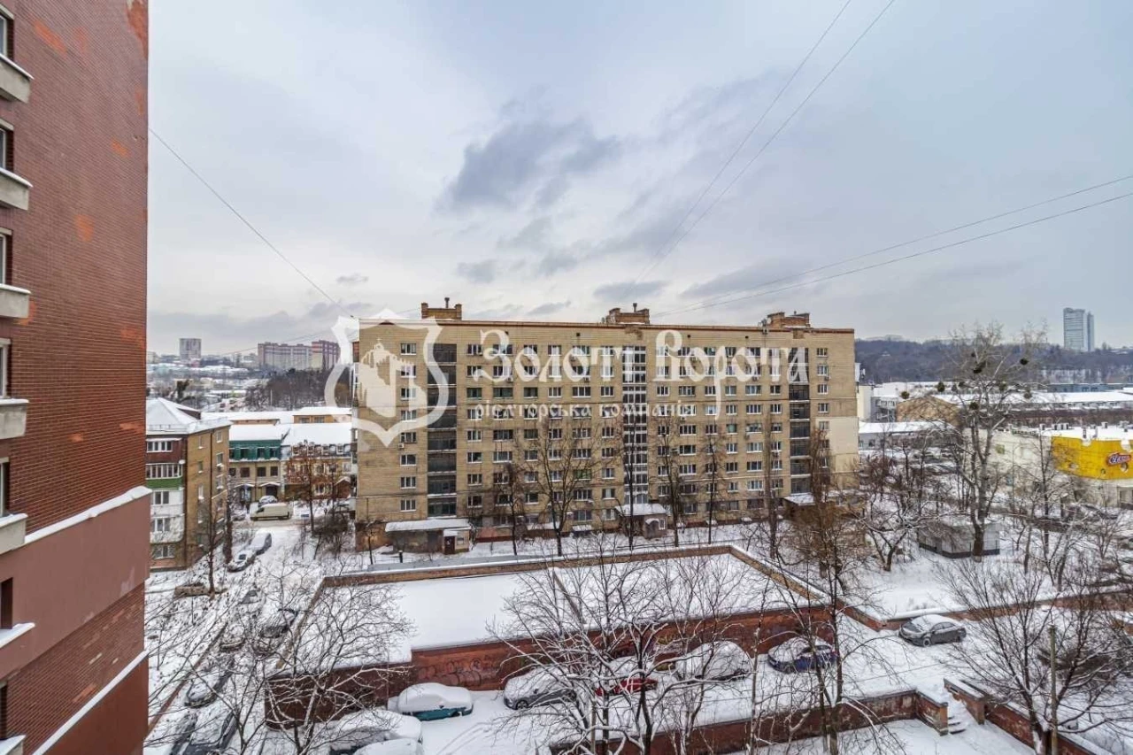 Sale of a 2-room apartment of 60 m², Vladimir Antonovych str.
