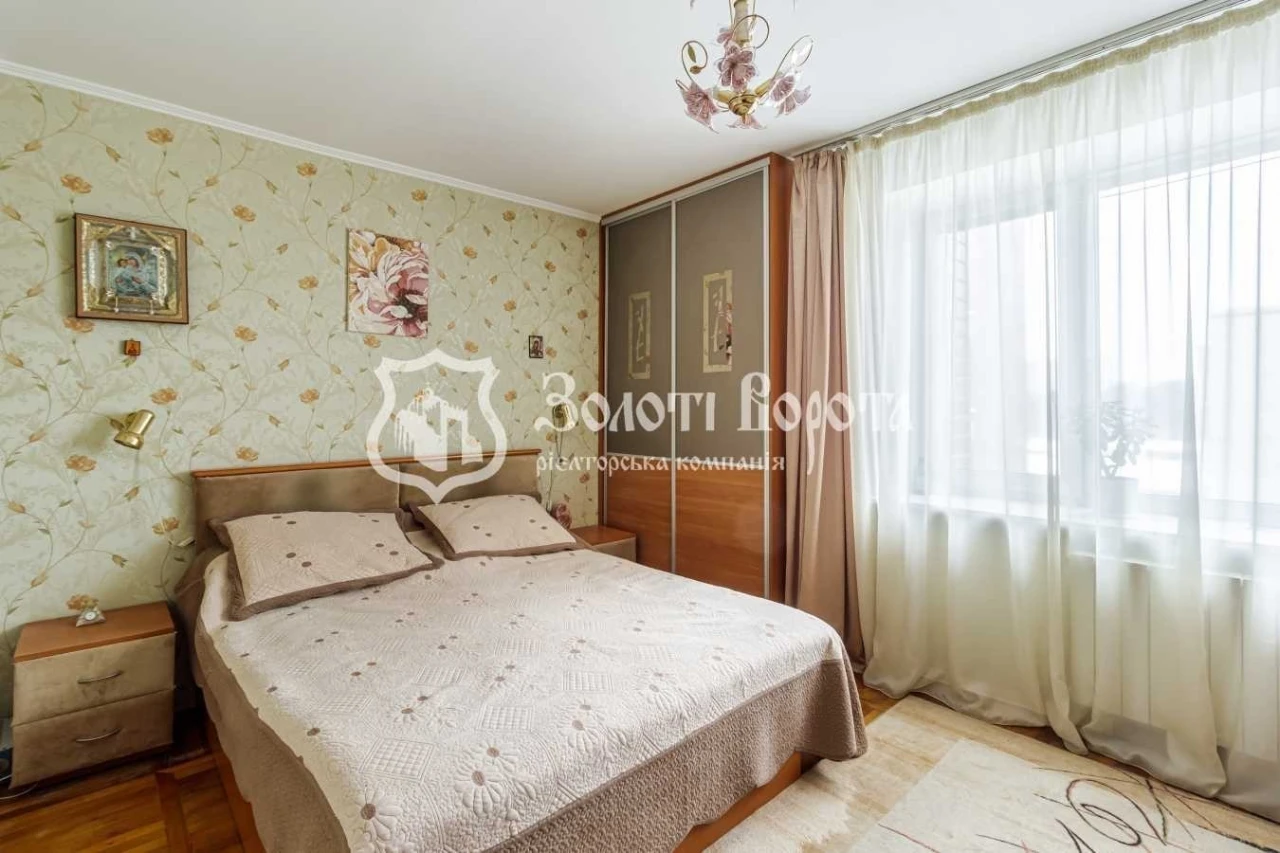 Sale of a 2-room apartment of 60 m², Vladimir Antonovych str.