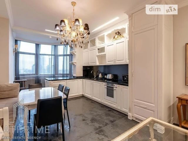 Sale of 4-room apartment 145.2 sq. m. on Bogdana Khmelnytskyi St.