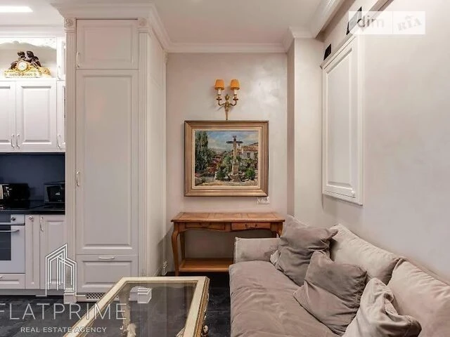 Sale of 4-room apartment 145.2 sq. m. on Bogdana Khmelnytskyi St.