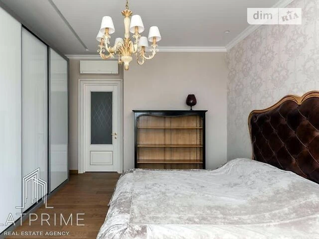 Sale of 4-room apartment 145.2 sq. m. on Bogdana Khmelnytskyi St.