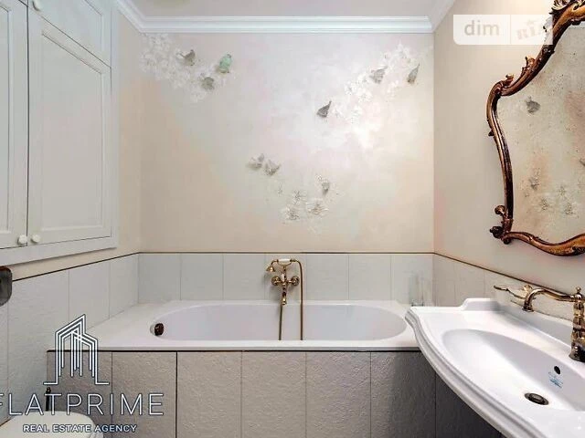Sale of 4-room apartment 145.2 sq. m. on Bogdana Khmelnytskyi St.