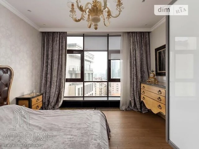 Sale of 4-room apartment 145.2 sq. m. on Bogdana Khmelnytskyi St.
