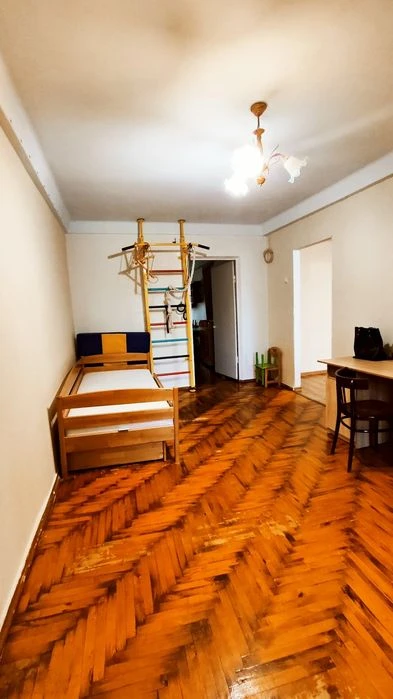 Продаётся 3 ком квартира Хортицкой микрорайон