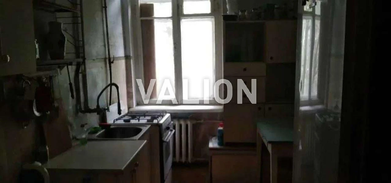 Продаж 3-к квартири вул. Сирецька 30