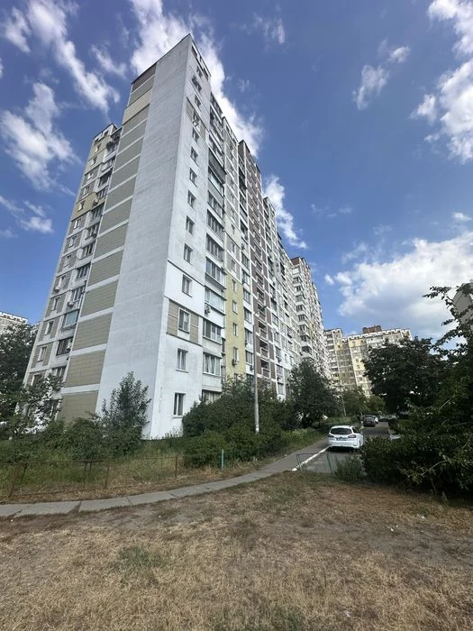 For sale 2-room apartment 56m2, Revutskogo St. 18. Poznyaki, Kharkiv