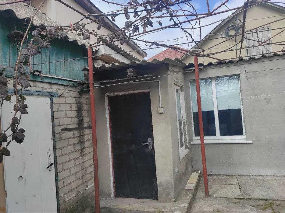 I will sell a part of the house on Dm. Donskogo entrance from the facade