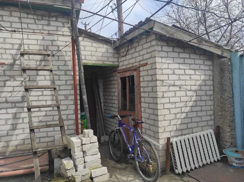 I will sell a part of the house on Dm. Donskogo entrance from the facade