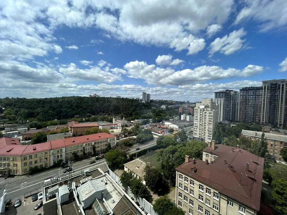 Квартира. Киев, ул. (Горького), (Дом)