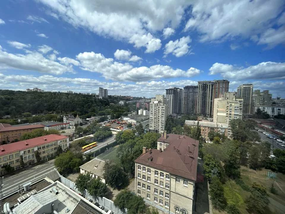 Квартира. Киев, ул. (Горького), (Дом)