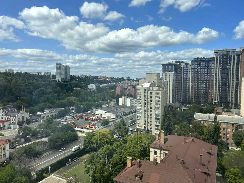 Квартира. Киев, ул. (Горького), (Дом)