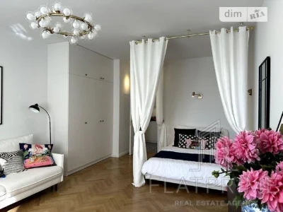 Продаж 1к квартири 40 кв. м на вул. Андрія Верхогляда 14А •