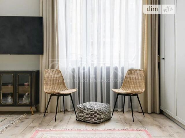 For sale 2-room apartment 100 sq. m on 7/10 Lyuteranska Street • ID 3