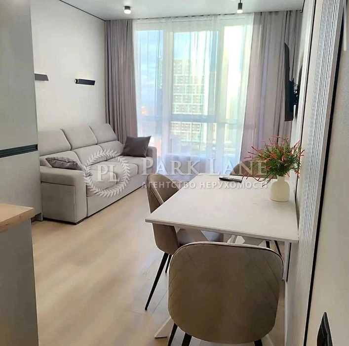 Kristeriv Rodiny, 2, Dibrova Park, 1 room with renovation