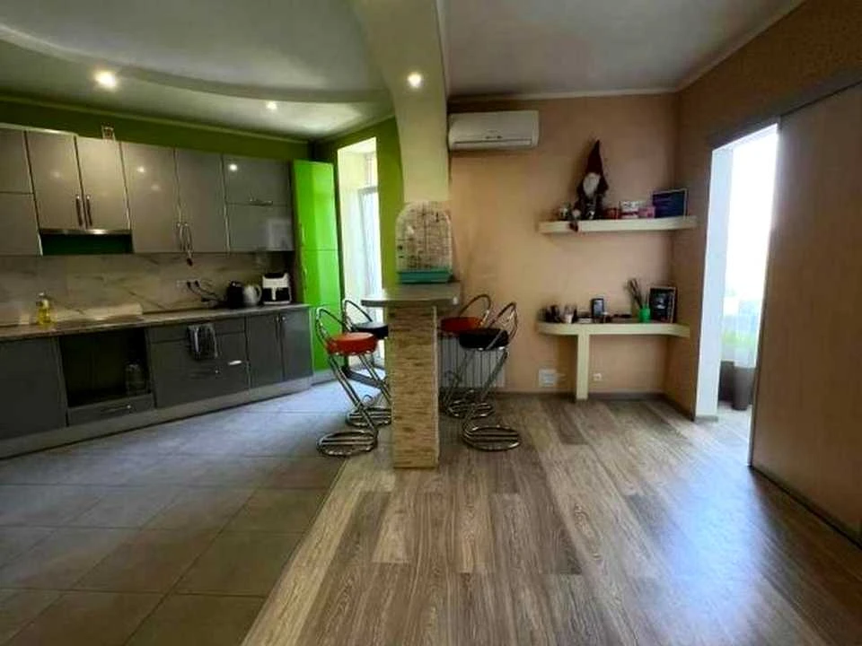 Apartment. Kharkiv, Velyka Panasivska St. (Kotlova)
