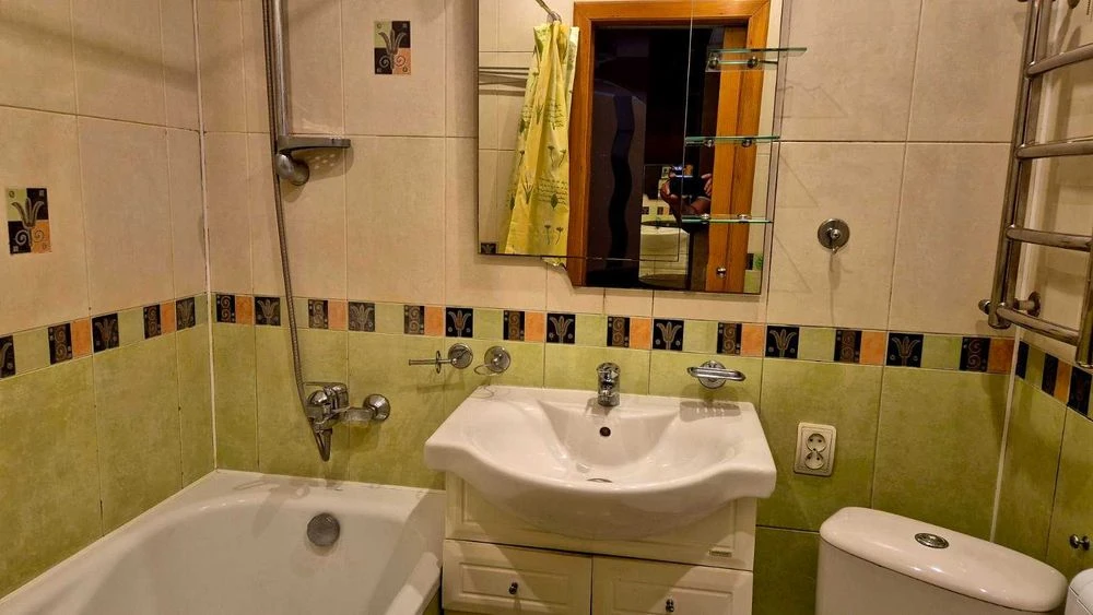 FOR SALE: 3 rooms, st. Kalinova 82. 2nd floor of a 9-storey building. NOT AN ANGLE