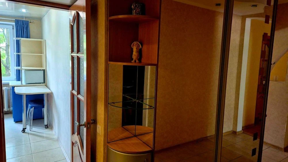 FOR SALE: 3 rooms, st. Kalinova 82. 2nd floor of a 9-storey building. NOT AN ANGLE