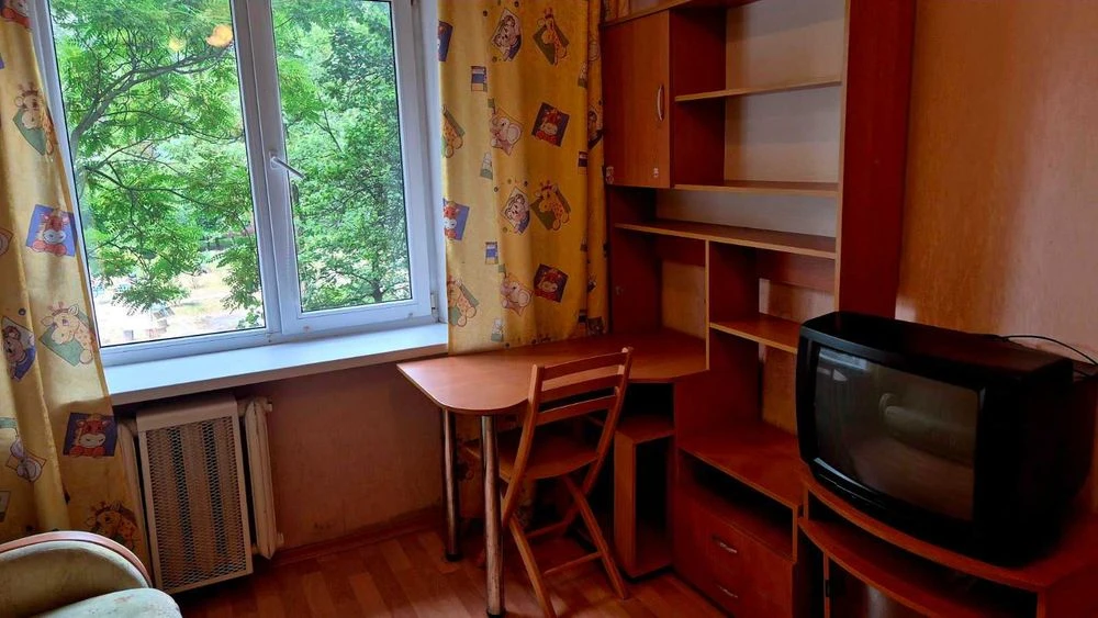 FOR SALE: 3 rooms, st. Kalinova 82. 2nd floor of a 9-storey building. NOT AN ANGLE