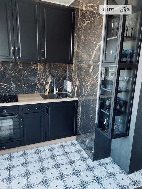 Sale of a 3-room apartment of 74 sq. m on Arkhitektora Verbytskoho St.