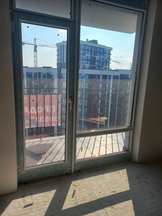 Продам 2 кім. Квартиру ЖК Фемелі Плаза