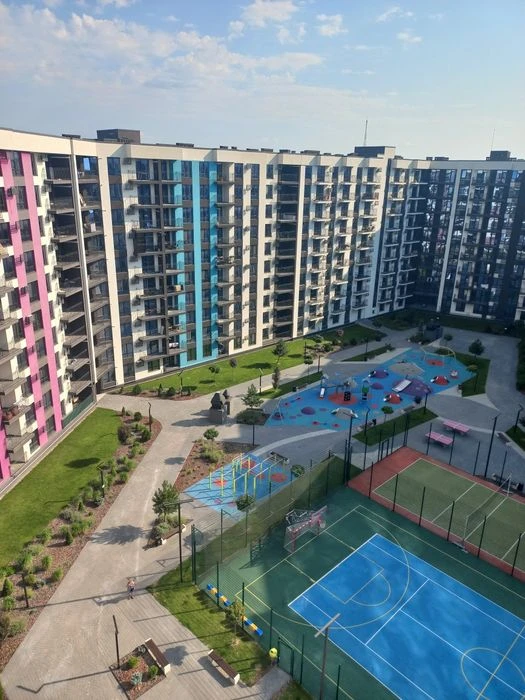 Продам 2 кім. Квартиру ЖК Фемелі Плаза